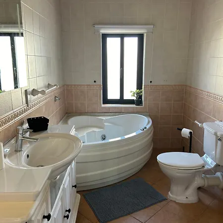 Vakantiehuis House In With Private Pool