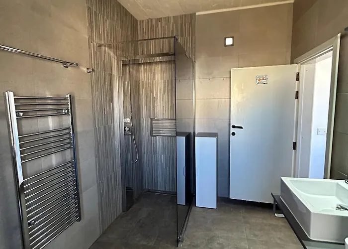 House In With Private Pool *