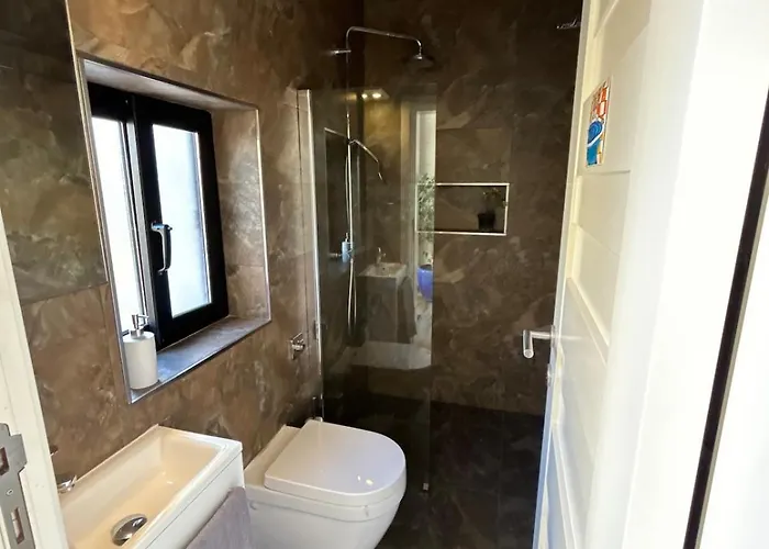 House In With Private Pool *